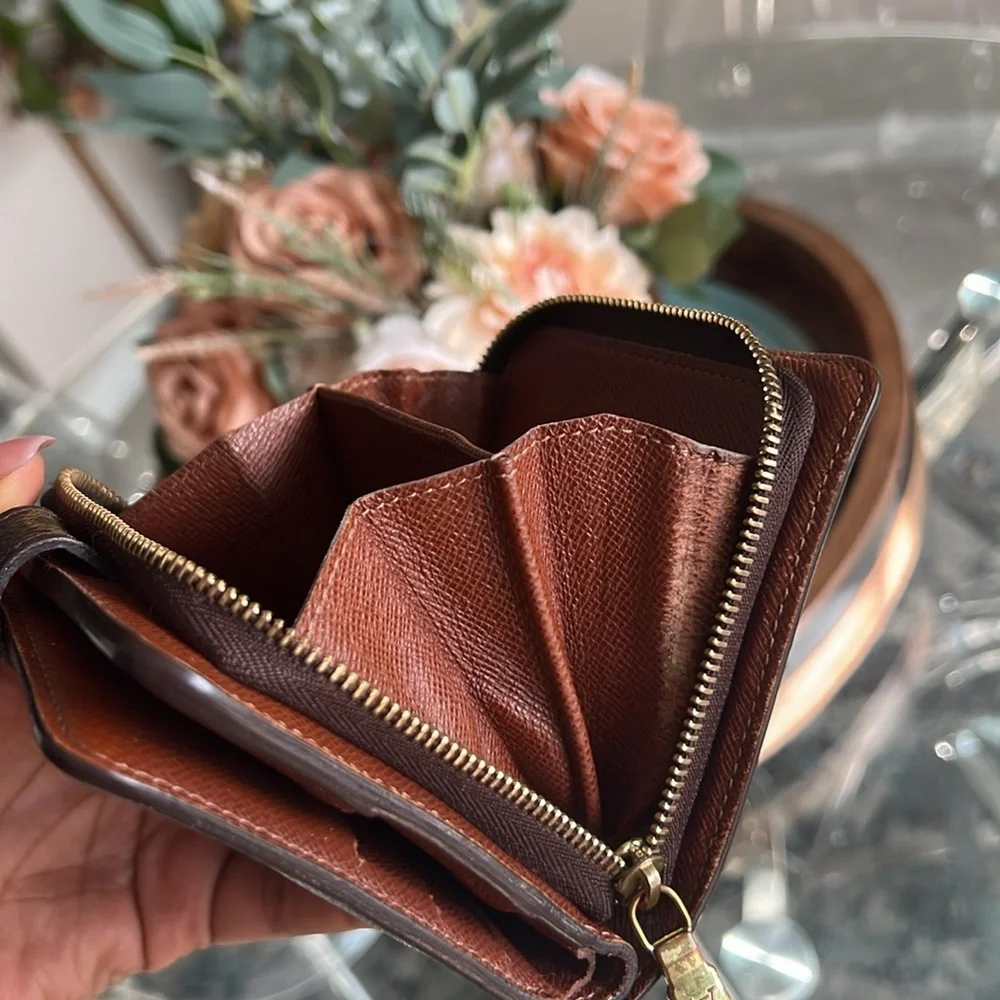 Authentic Louis Vuitton wallet brown monogram pre loved